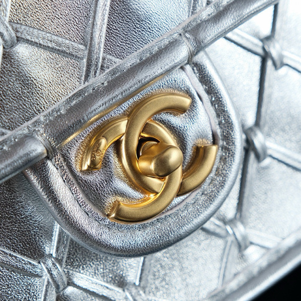 CC ミニ 20 フラップバッグ メタライズドカーフスキン ゴールドハードウェア