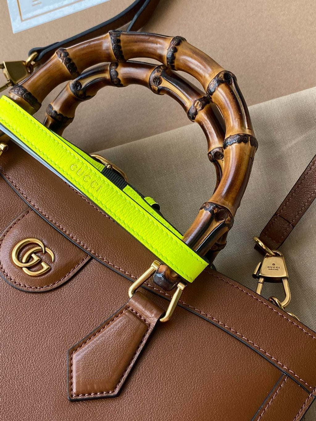 ミディアム ダイアナ トートバッグ 35インチ ブラウン ラッカー カーフスキン バンブーハンドル