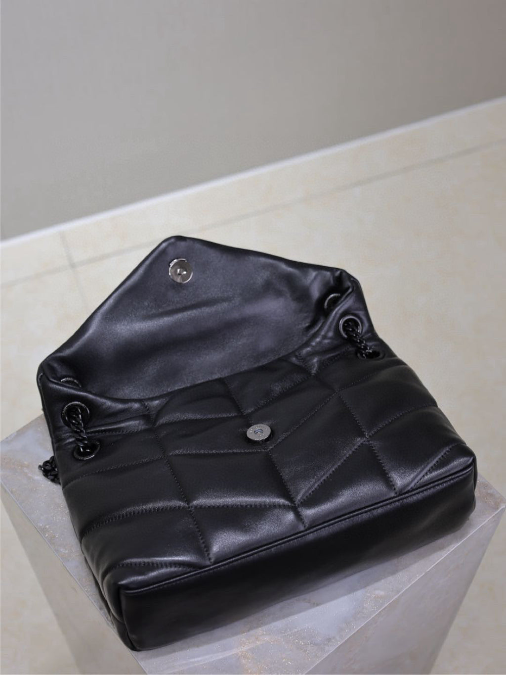 ルル パファー ミディアム 29インチ オールブラック シープスキン ブラックハードウェア