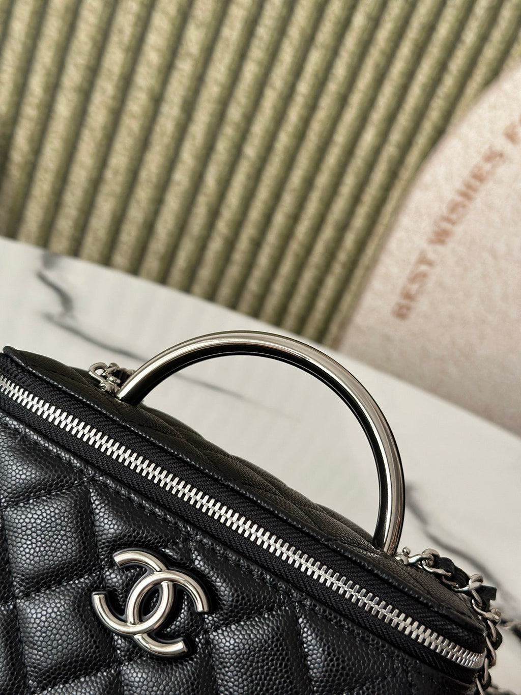 25P バニティ 17 キャビア ハンドル付き ブラック カーフスキン シルバー金具