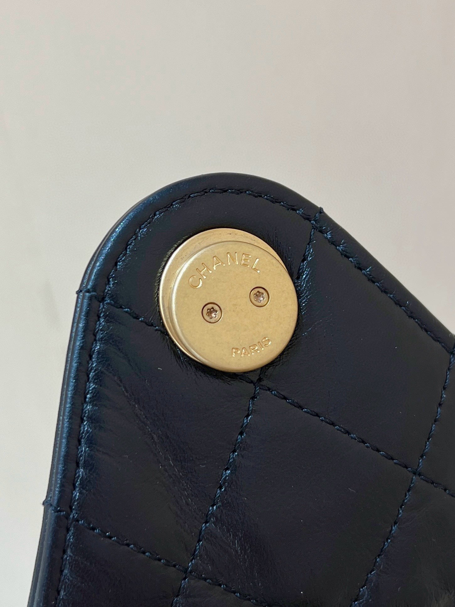 CC 25 HANDBAG IN BLACK 40 GRAINED CALFSKIN GOLD HARDWARE