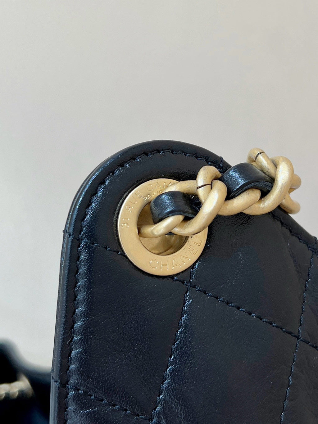 CC 25 ハンドバッグ（ブラック、40グレインカーフスキン、ゴールド金具）