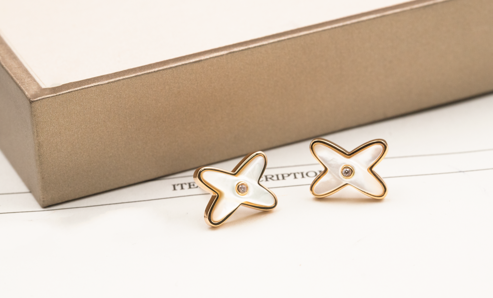 [⭐JeweliWhal]JEUX DE WHITE MOP ROSE GOLD DIAMOND EARRINGS