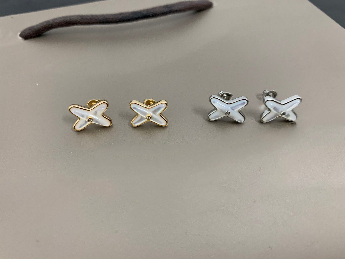 [⭐JeweliWhal]JEUX DE WHITE MOP SILVER DIAMOND EARRINGS