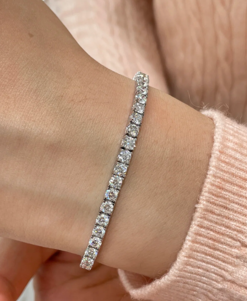 [⭐JeweliWhal]  CLASSIC BASEBALL BRACELAT, 52 DIAMOND