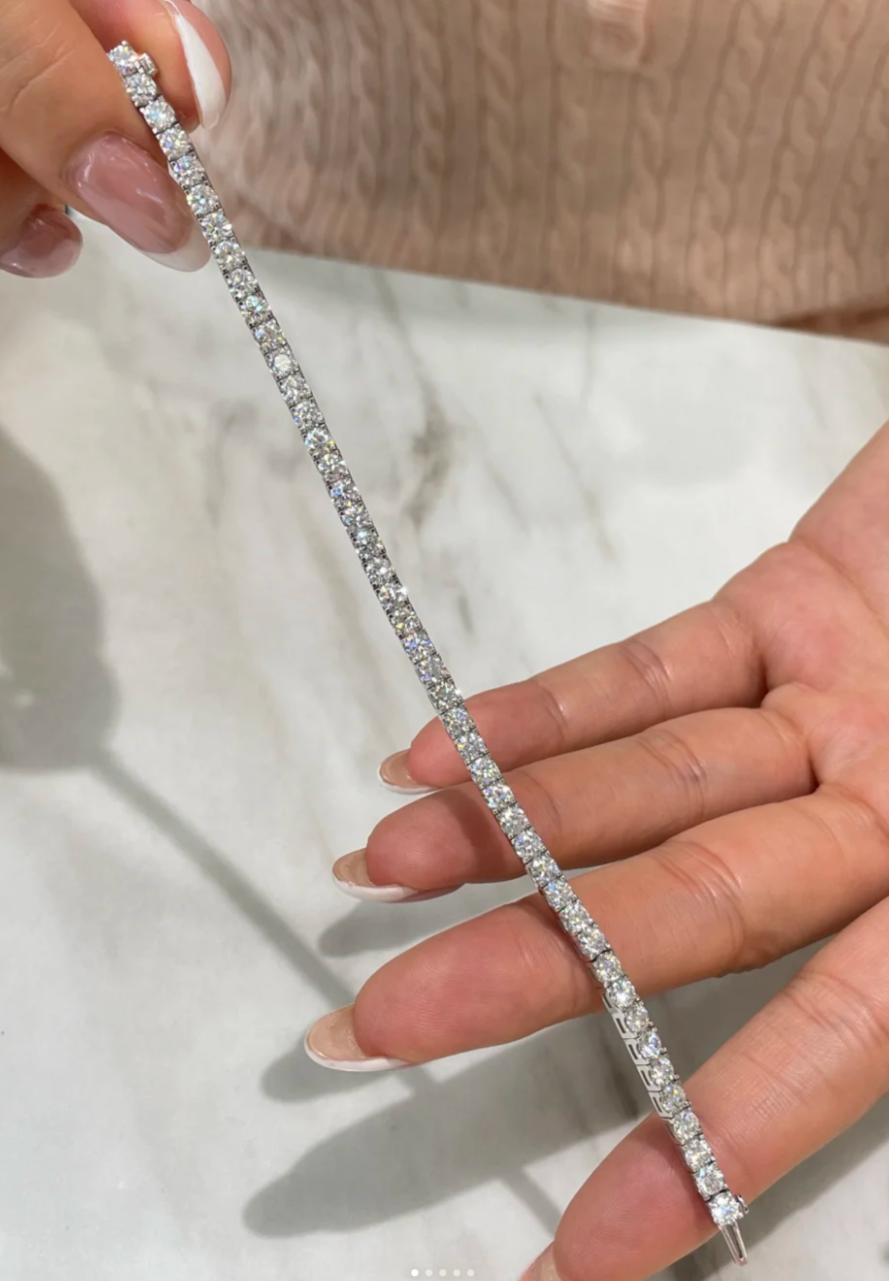 [⭐JeweliWhal]  CLASSIC BASEBALL BRACELAT, 52 DIAMOND