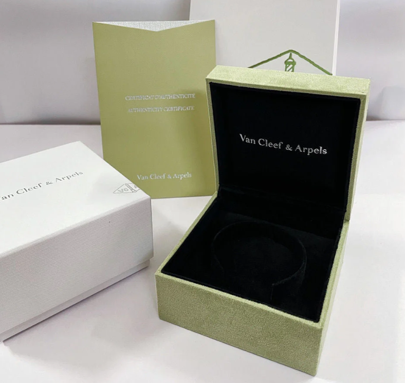 [⭐JeweliWhal]クローバー 15mm レーザーネックレスとボックス