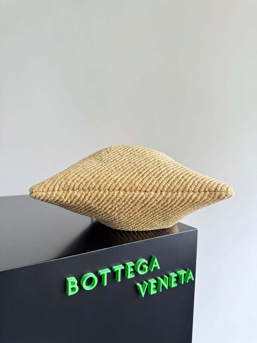 BOTTEGA VENETA 25S DUSTBAG 32 IN BURNT ORANGE RAFFIA AND CALFSKIN