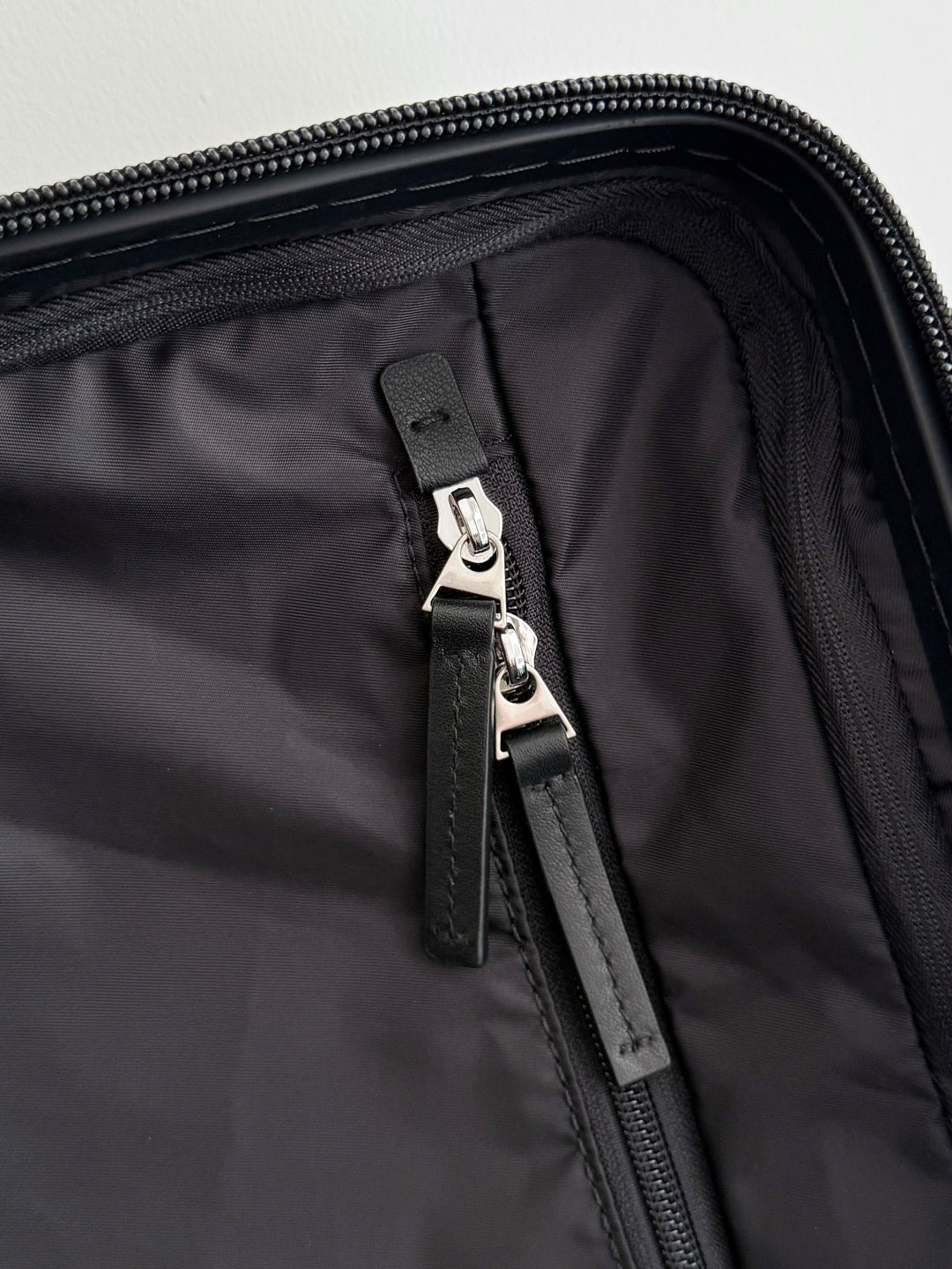 ボッテガ・ヴェネタ 25S オデッセイ キャビン 3D イントレッチオ パターン ラゲッジ 55 オリーブグリーン カーフスキン