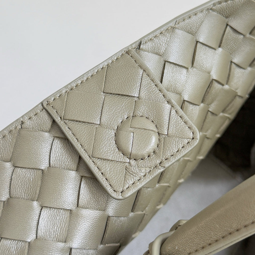 ボッテガ・ヴェネタ 25S ミディアム アンディアモ 32 オリーブグリーン カーフスキン ゴールド金具