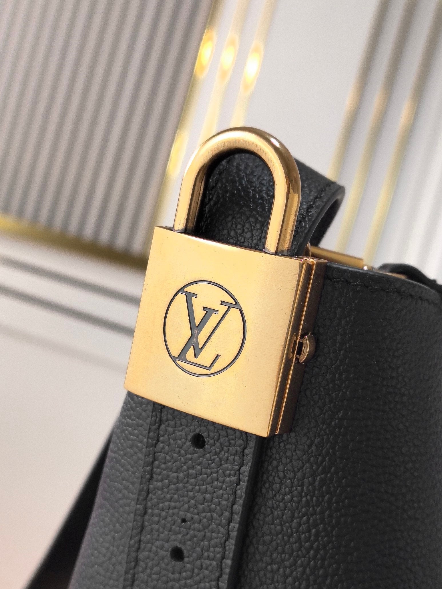 LV 25S ローキー オールインワン BB 18インチ ブラック カーフスキン ゴールドハードウェア