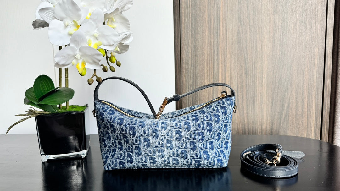 TRAVEL NOMAD POUCH 22 IN BLUE MONOGRAM OBLIQUE JACQUARD