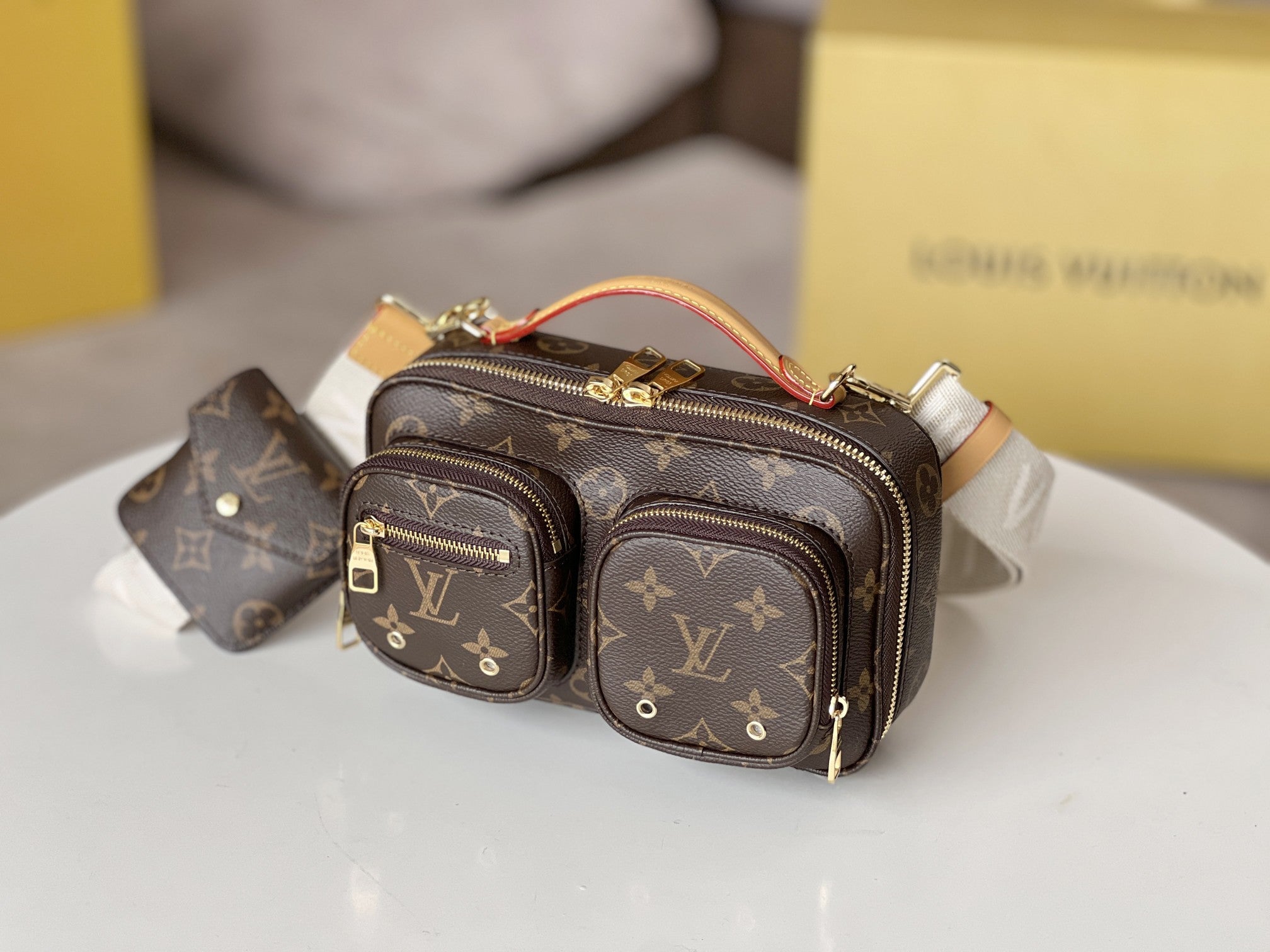 LV 25S ユーティリティ クロスボディ ハンドバッグ 18インチ ブラウン モノグラム キャンバス ゴールド金具