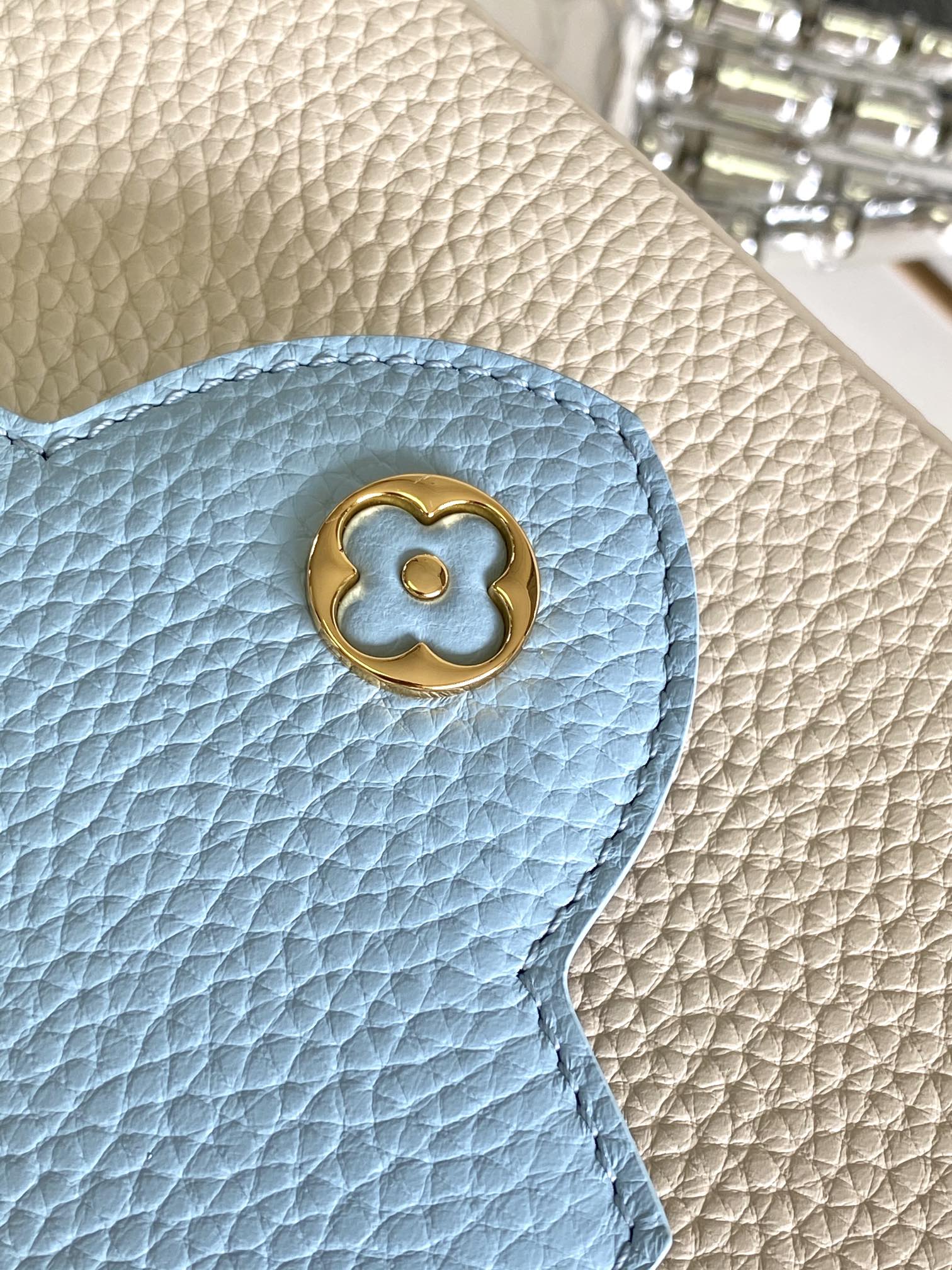 CAPUCINES MINI 21 IN PEARL WHITE MIX SKY BLUE TAURILLON GOLD HARDWARE