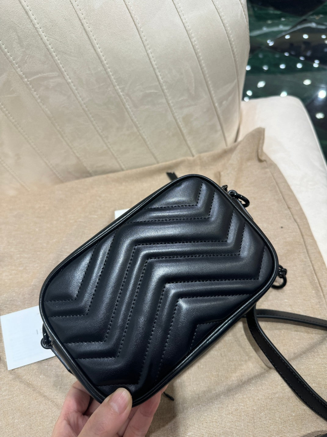 GGミニ 18 マーモント マトラッセ ショルダーバッグ ブラック カーフスキン