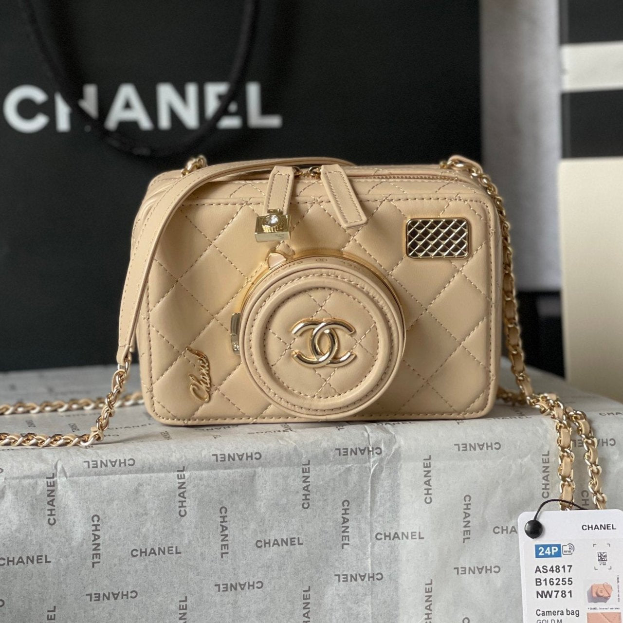 CC 16 カメラバッグ（ダークベージュカーフスキンとゴールドメッキメタル製）