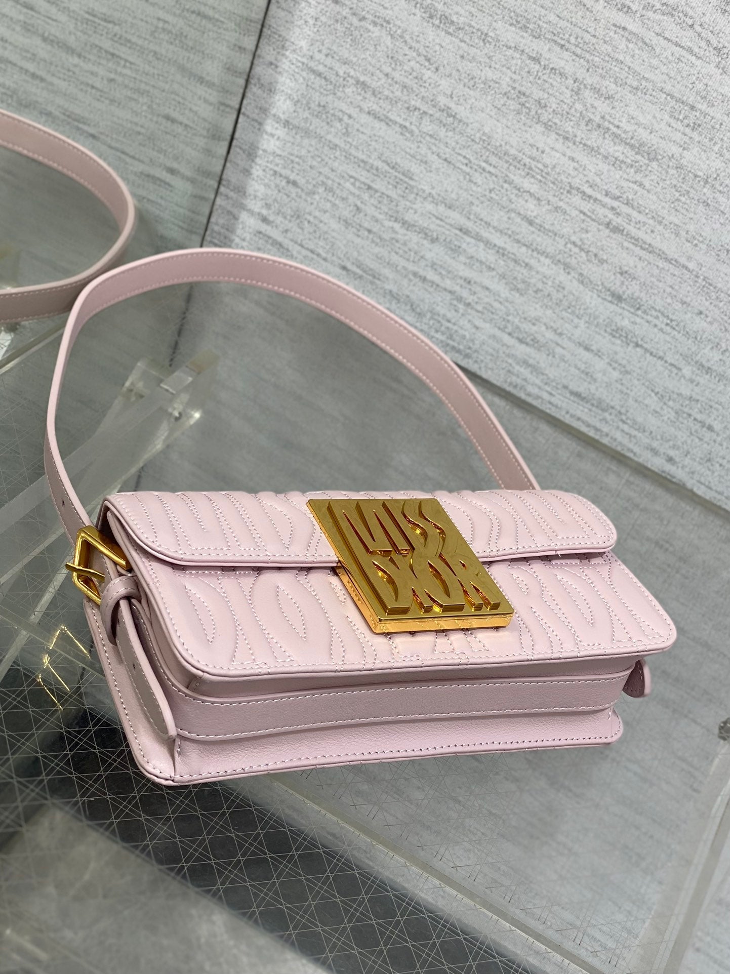 フラップバッグ 18 ペールピンク キルティング オールオーバー カーフスキン