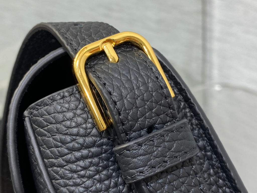 ミニ 21 ボビーバッグ（ブラック ラムスキン）