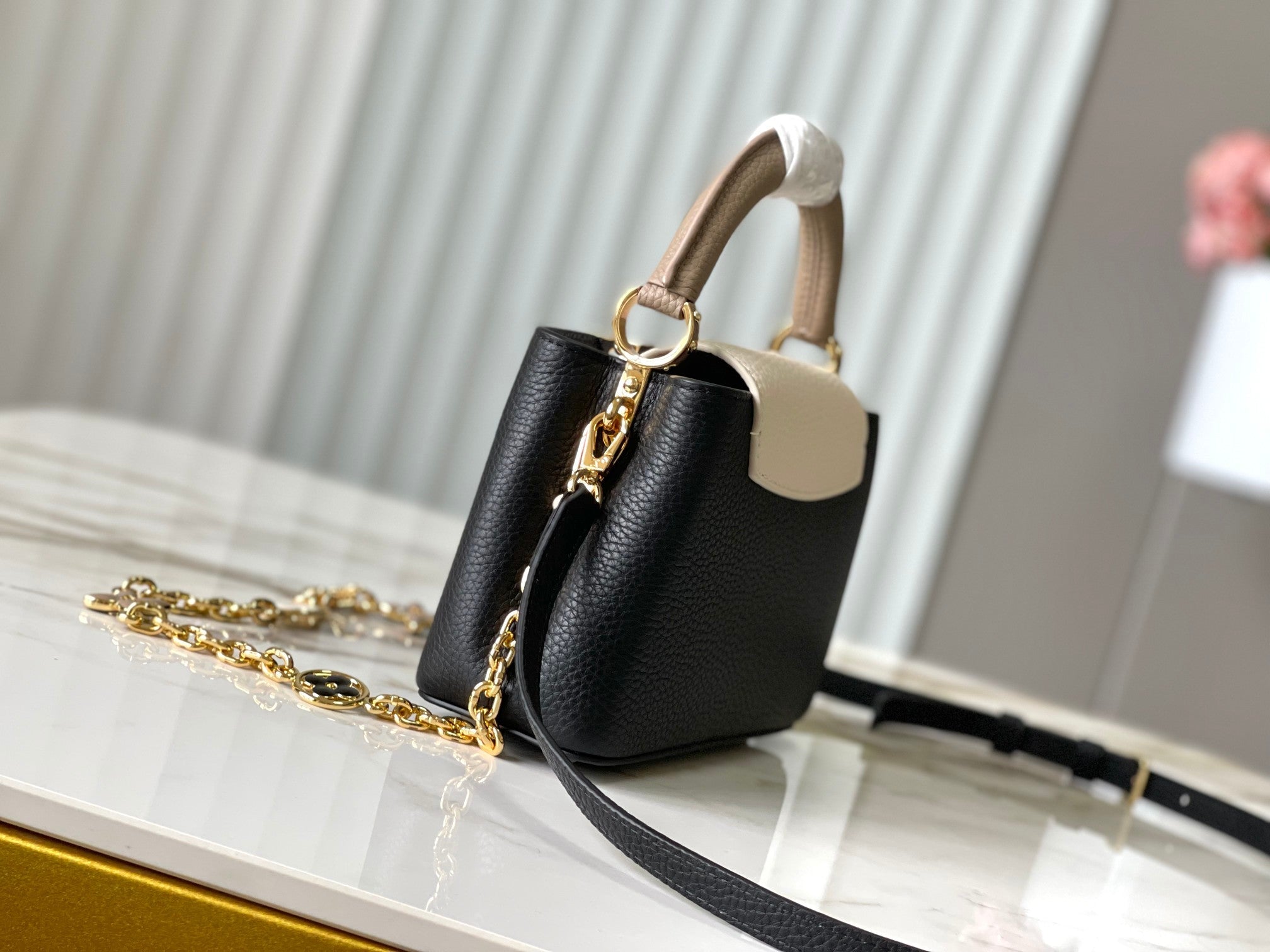 CAPUCINES MINI 21 IN BLACK MIX WHITE TAURILLON GOLD HARDWARE