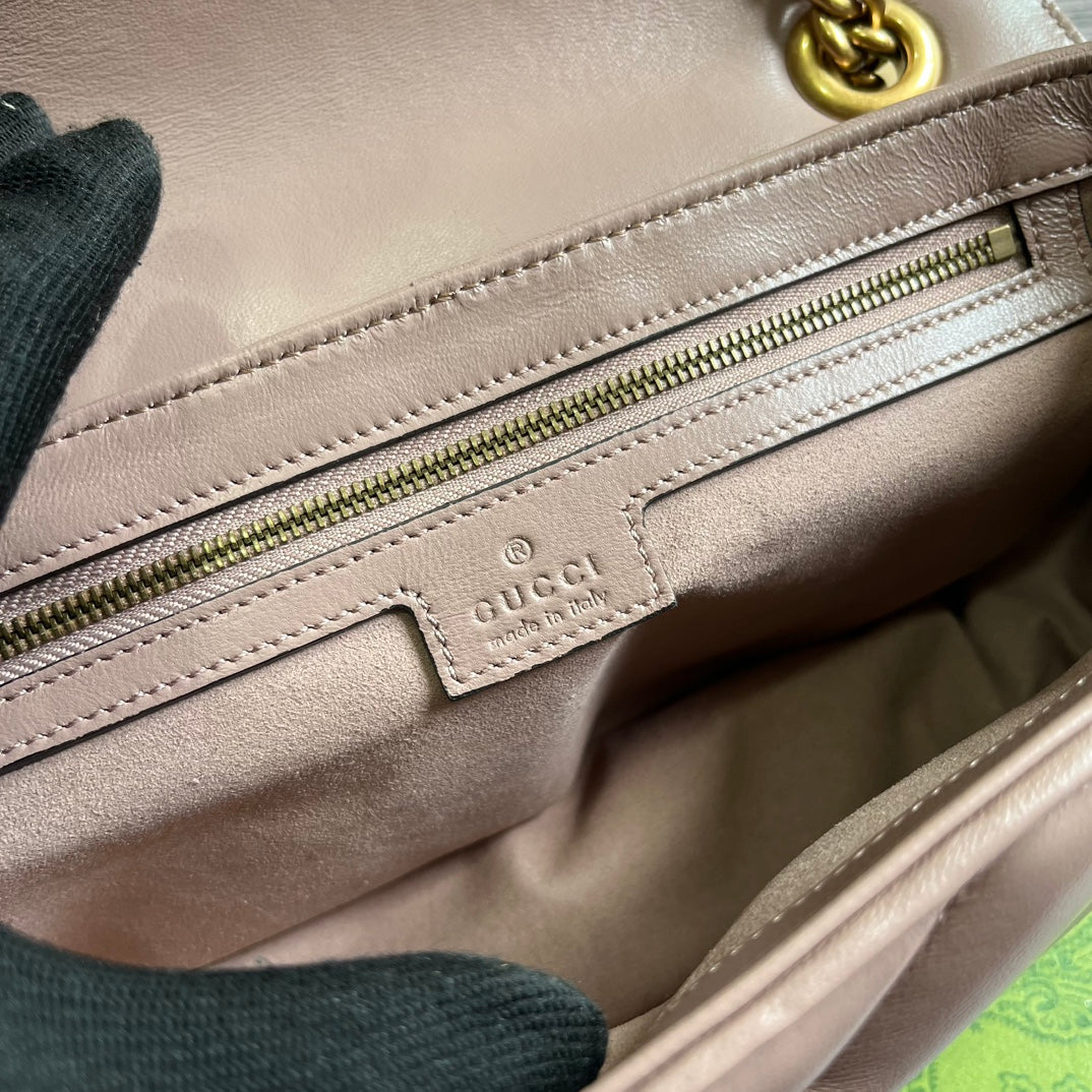 GGマーモント ミディアム 26 バッグ（ホットピンク ラムスキン）