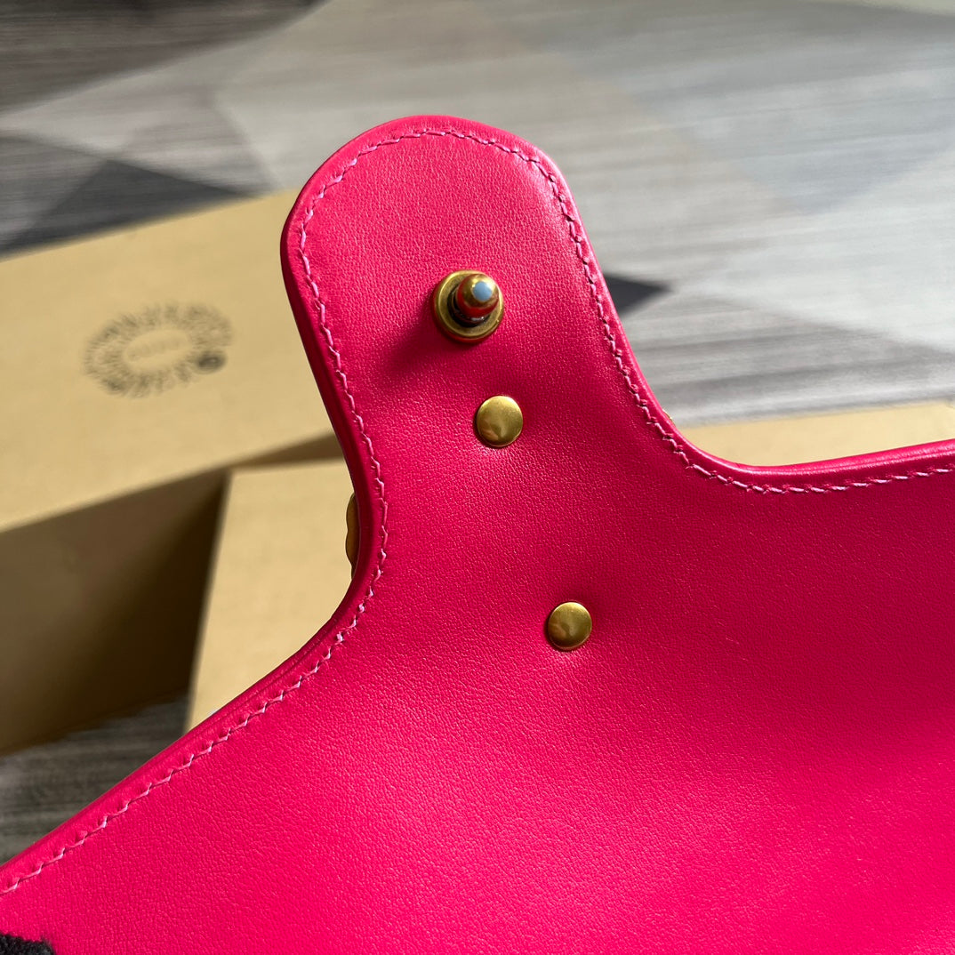 GGマーモント ミディアム 26 バッグ（ブライトピンクベルベット）