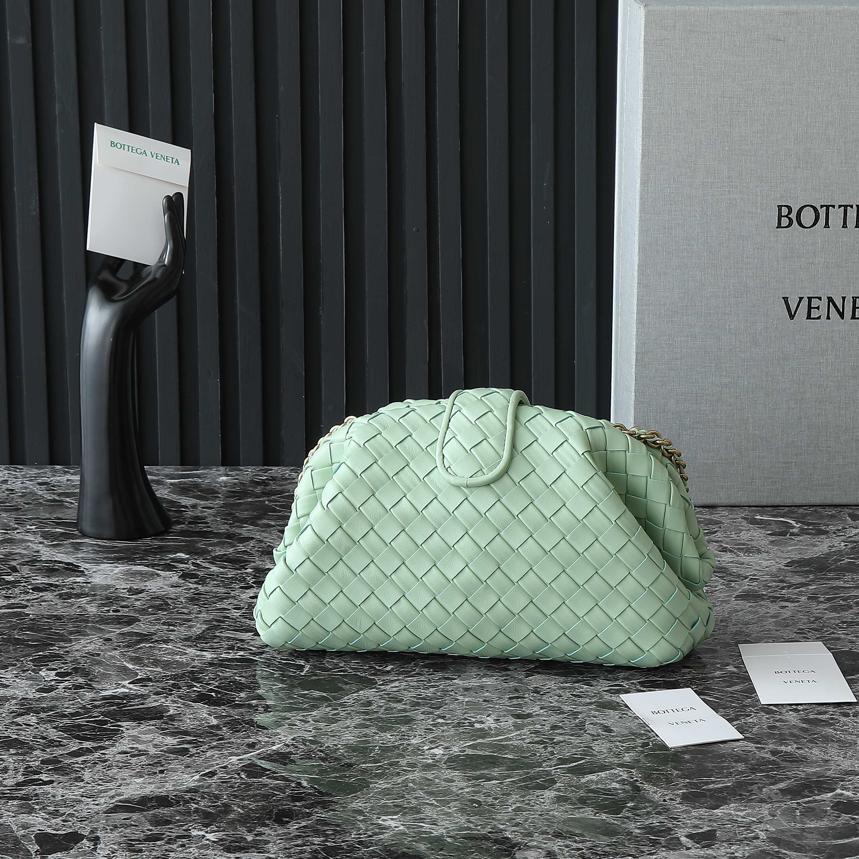 ティーン・ローレン 1980 チェーン付き 31.5 ライトグリーン レザー Ghw 