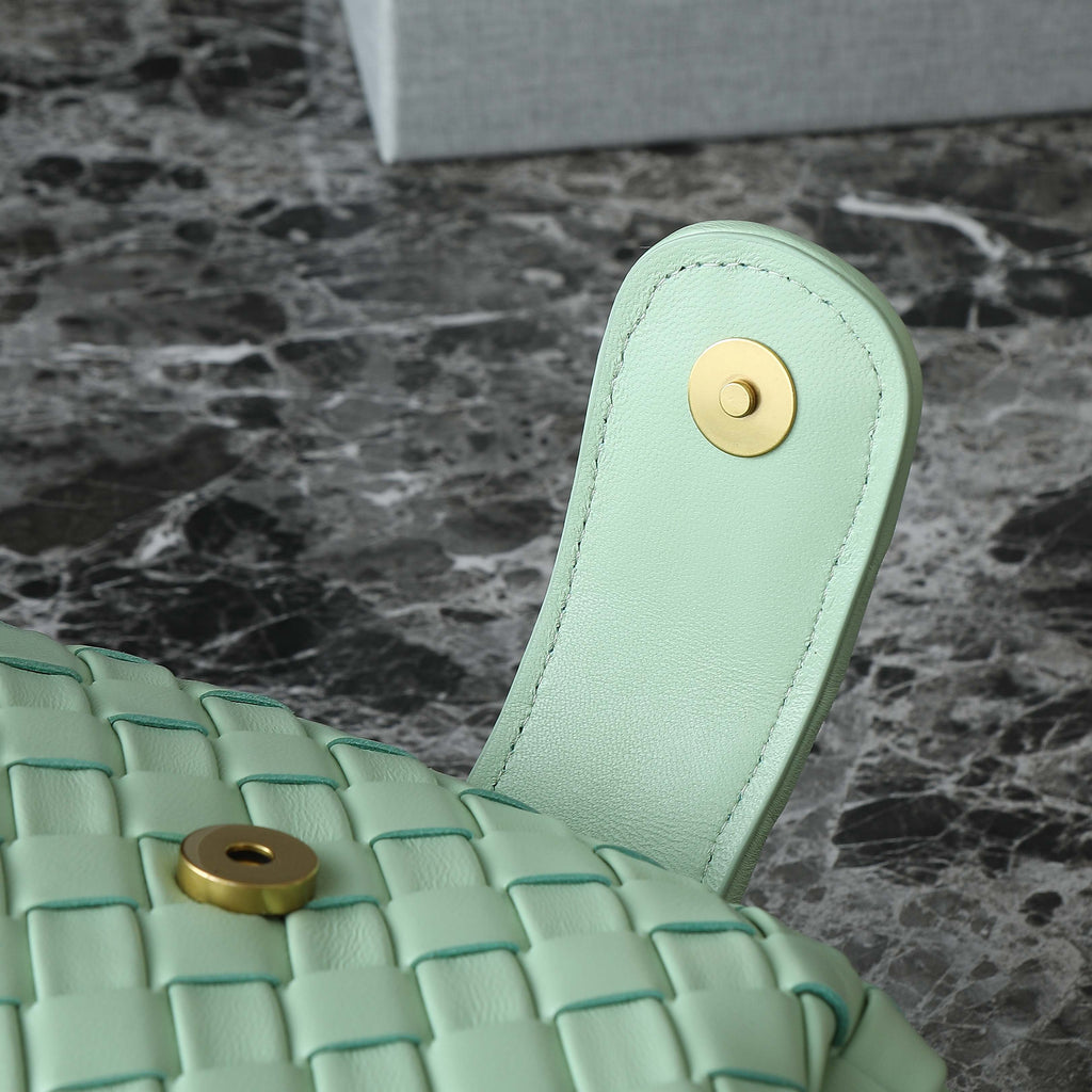 ティーン・ローレン 1980 チェーン付き 31.5 ライトグリーン レザー Ghw 