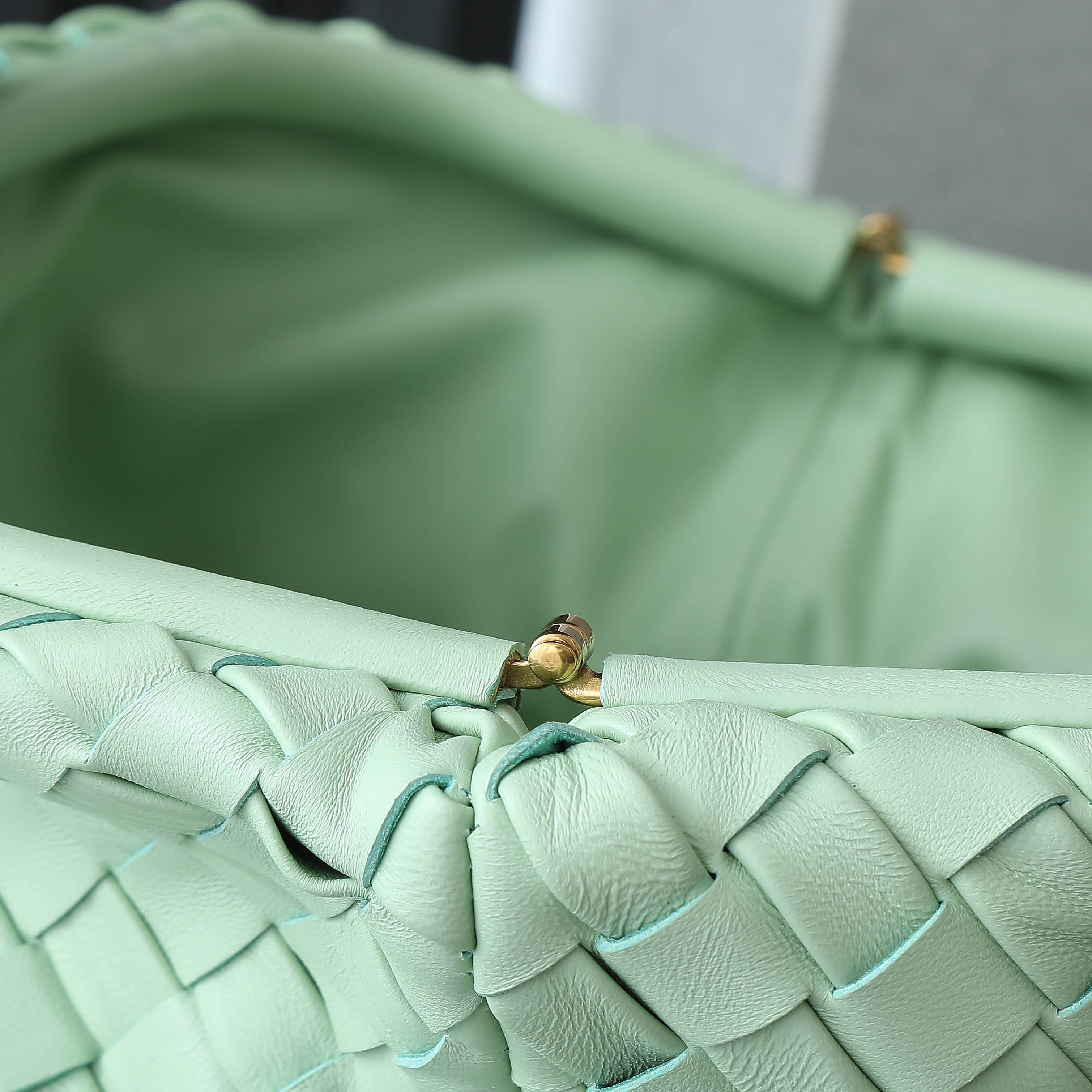 ティーン・ローレン 1980 チェーン付き 31.5 ライトグリーン レザー Ghw 