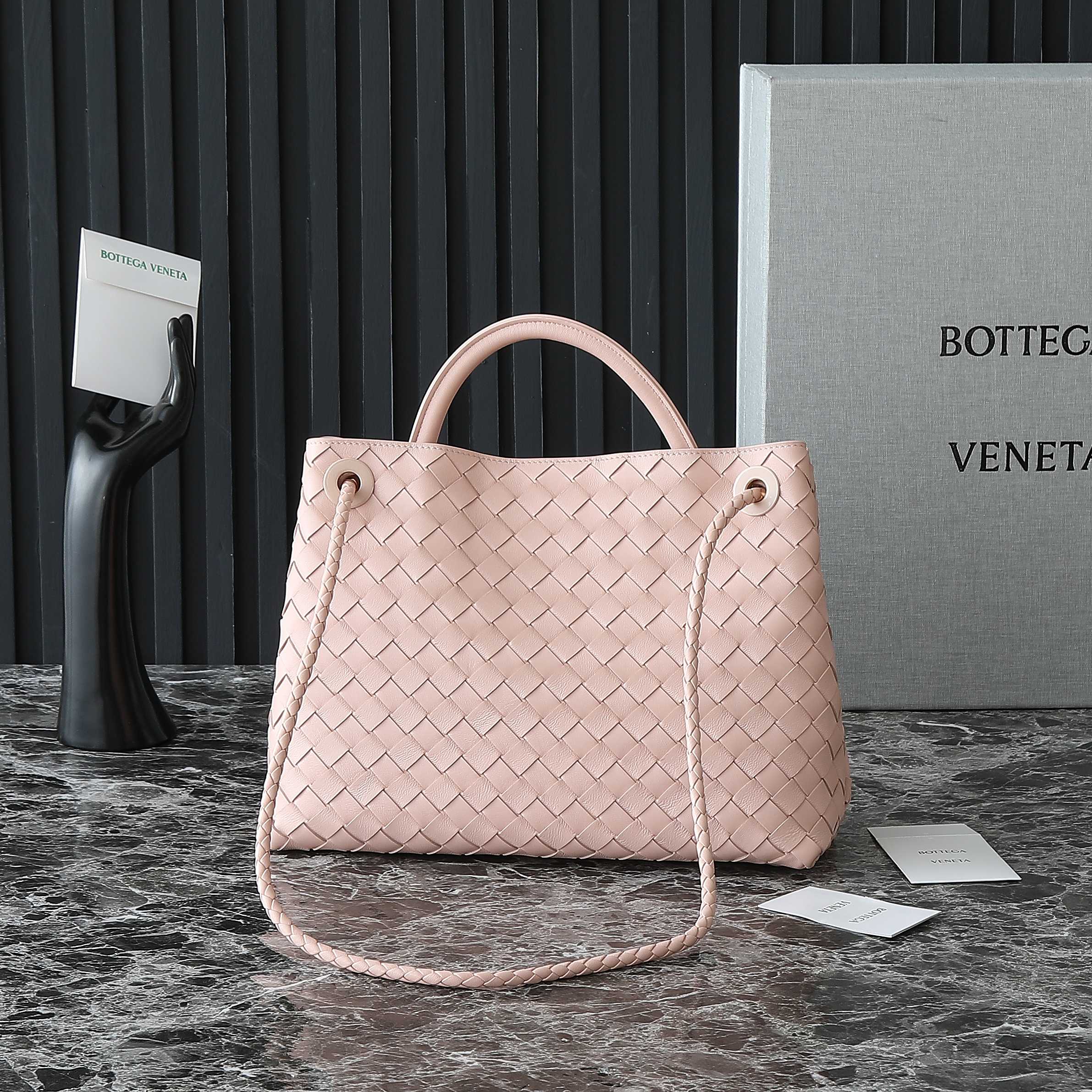 ミディアム アンダモ 32 ライトピンク ラムスキン