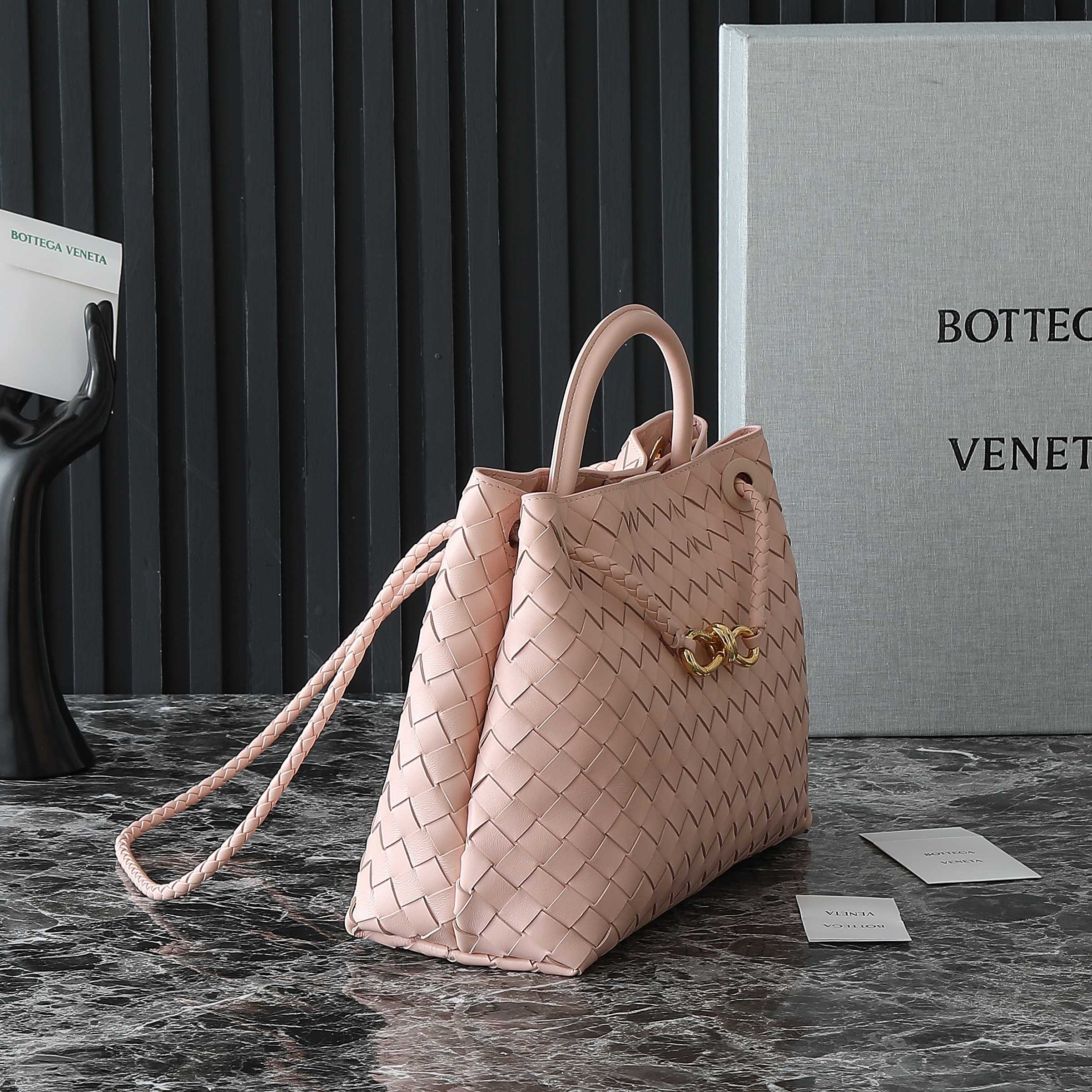 ミディアム アンダモ 32 ライトピンク ラムスキン