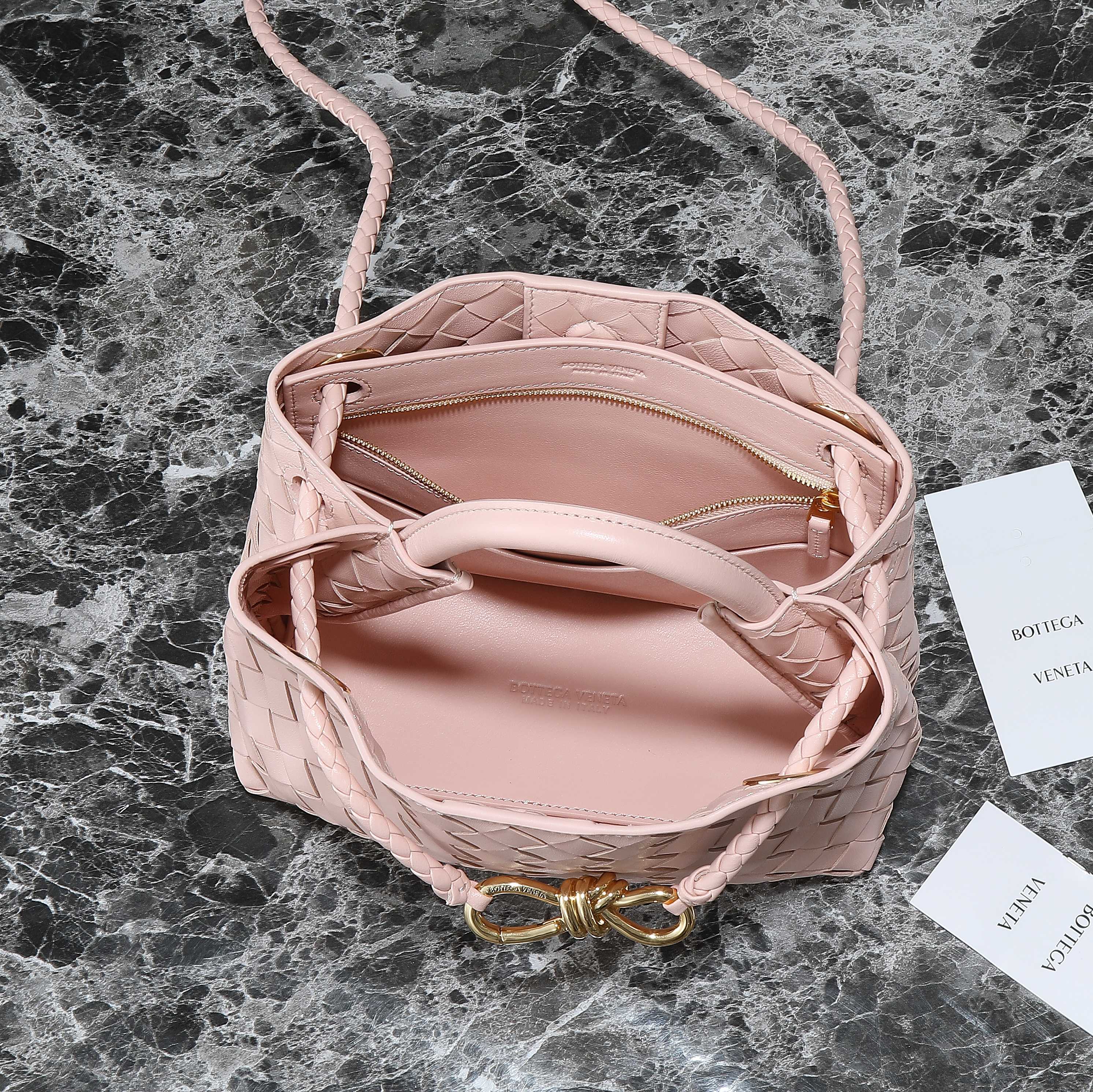 スモール アンダモ 25 ライトピンク ラムスキン