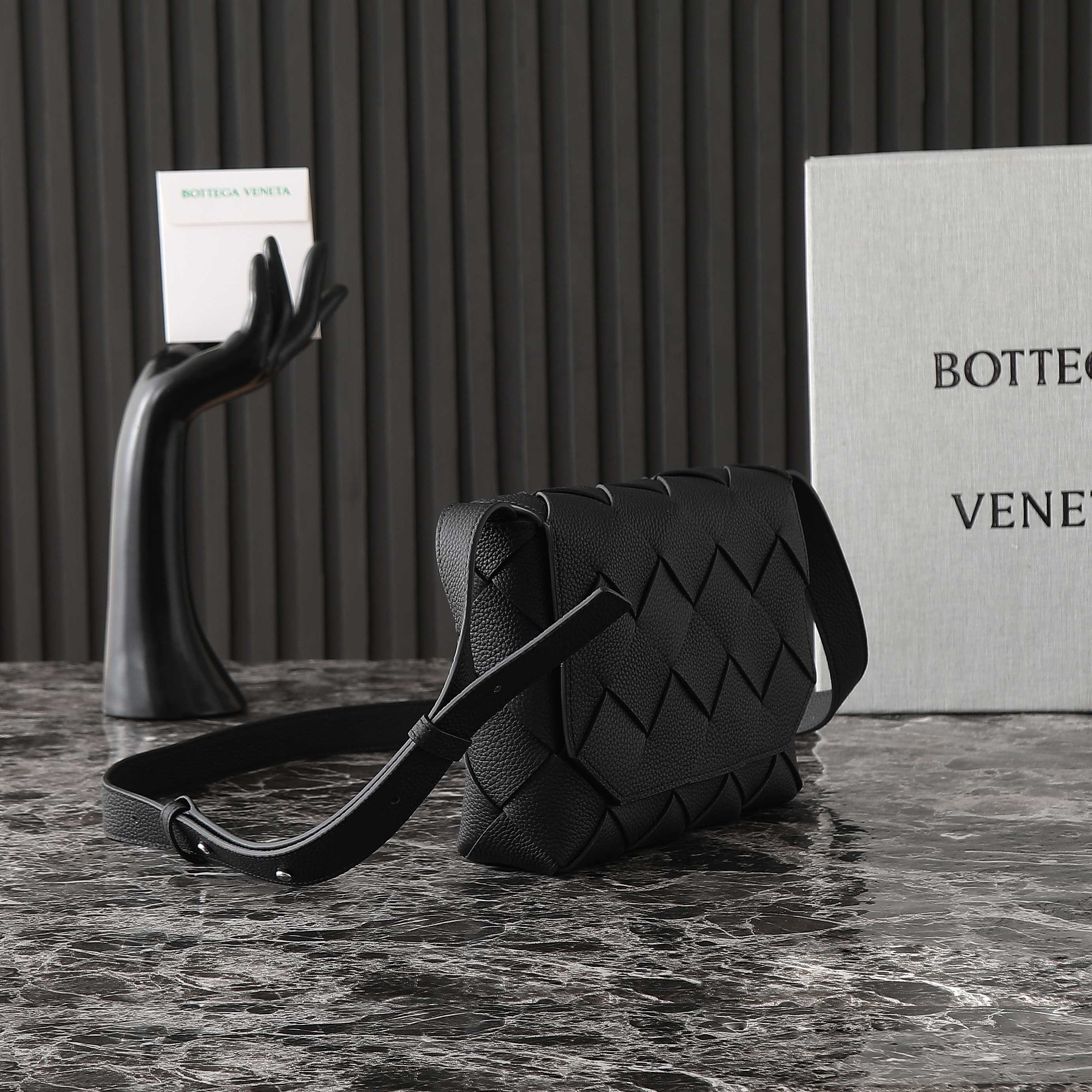 BOTTEGA VENETA 25S DIAGO 22 IN BLACK CALFSKIN SILVER HARDWARE
