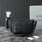 BOTTEGA VENETA 25S DIAGO HOBO 39 IN BLACK CALFSKIN