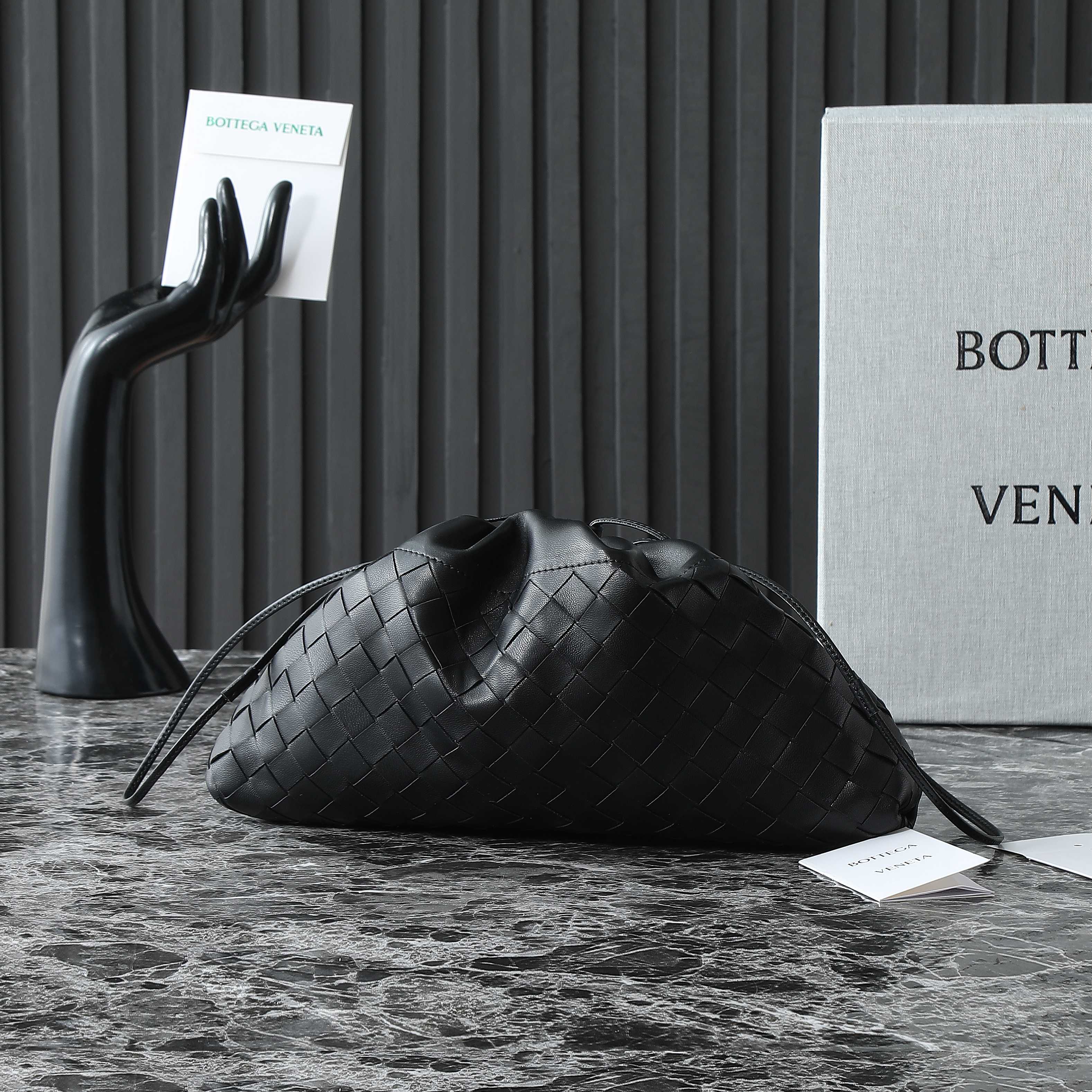 ボッテガ・ヴェネタ 25S ダストバッグ ノッテ 33 ブラック カーフスキン ゴールド金具