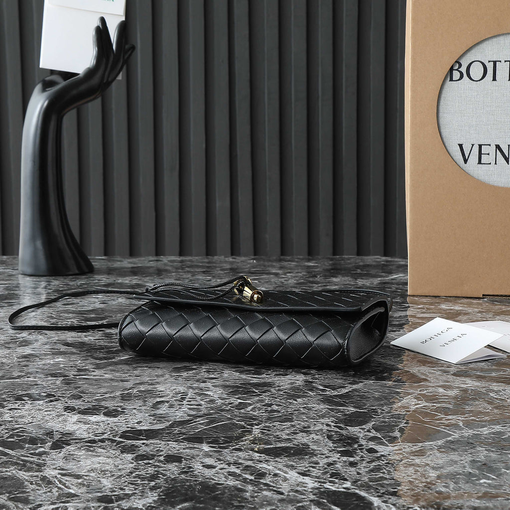 ボッテガ・ヴェネタ 25S アンディアモ ポーチ 19 ブラック カーフスキン ゴールド金具