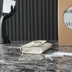 ボッテガ・ヴェネタ 25S アンディアモ ポーチ 19 アイボリー カーフスキン ゴールド金具