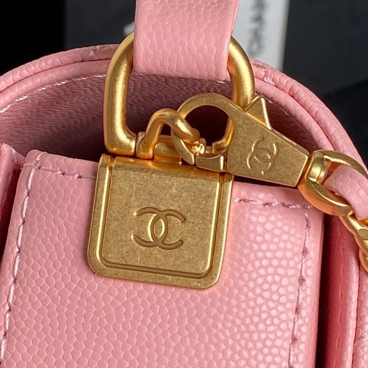RETRO STYLE FLAP BAG 19 IN LGHT PINK GRAINED CALFSKIN GOLD HARDWARE