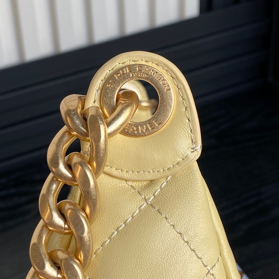 QUILTED HOBO CARGO BAG 31 IN LIGHT YELLOW CALFSKIN GOLD CHAIN