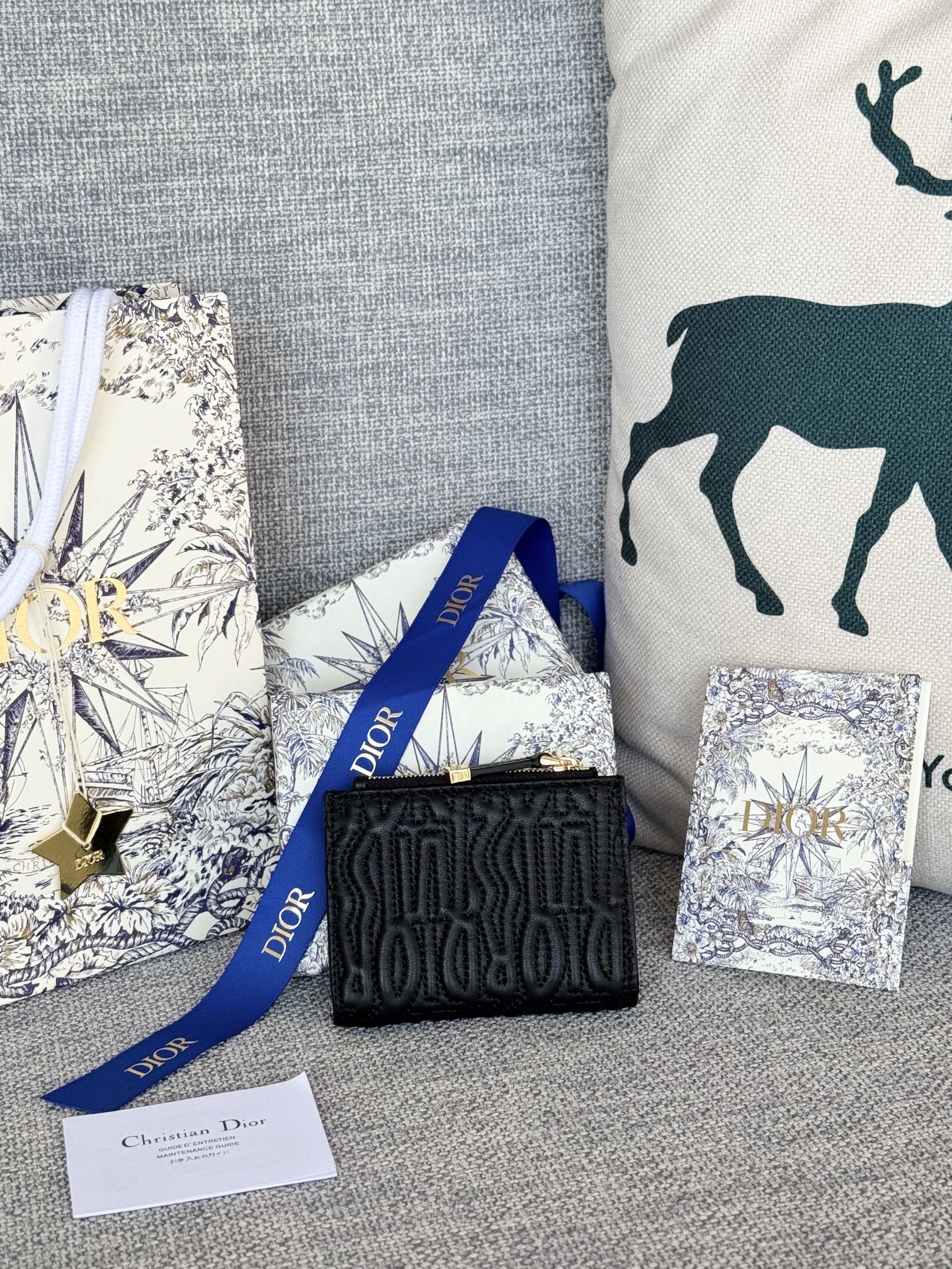 二つ折り財布 11インチ ブラック キルティング オールオーバー カーフスキン