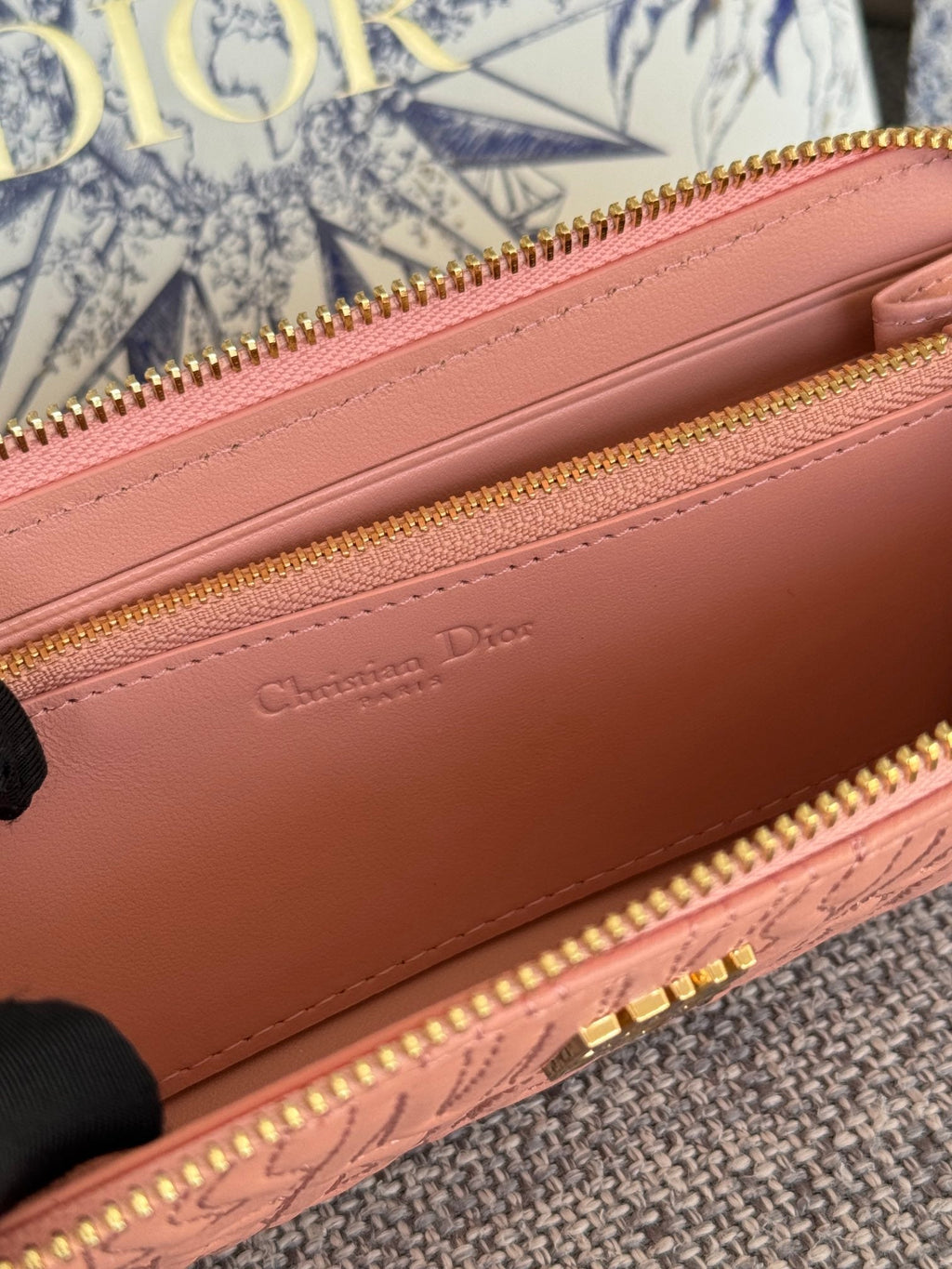 VERTICAL LONG ZIP WALLET 20 IN BABY PINK QUILTED ALLOVER CALFSKIN