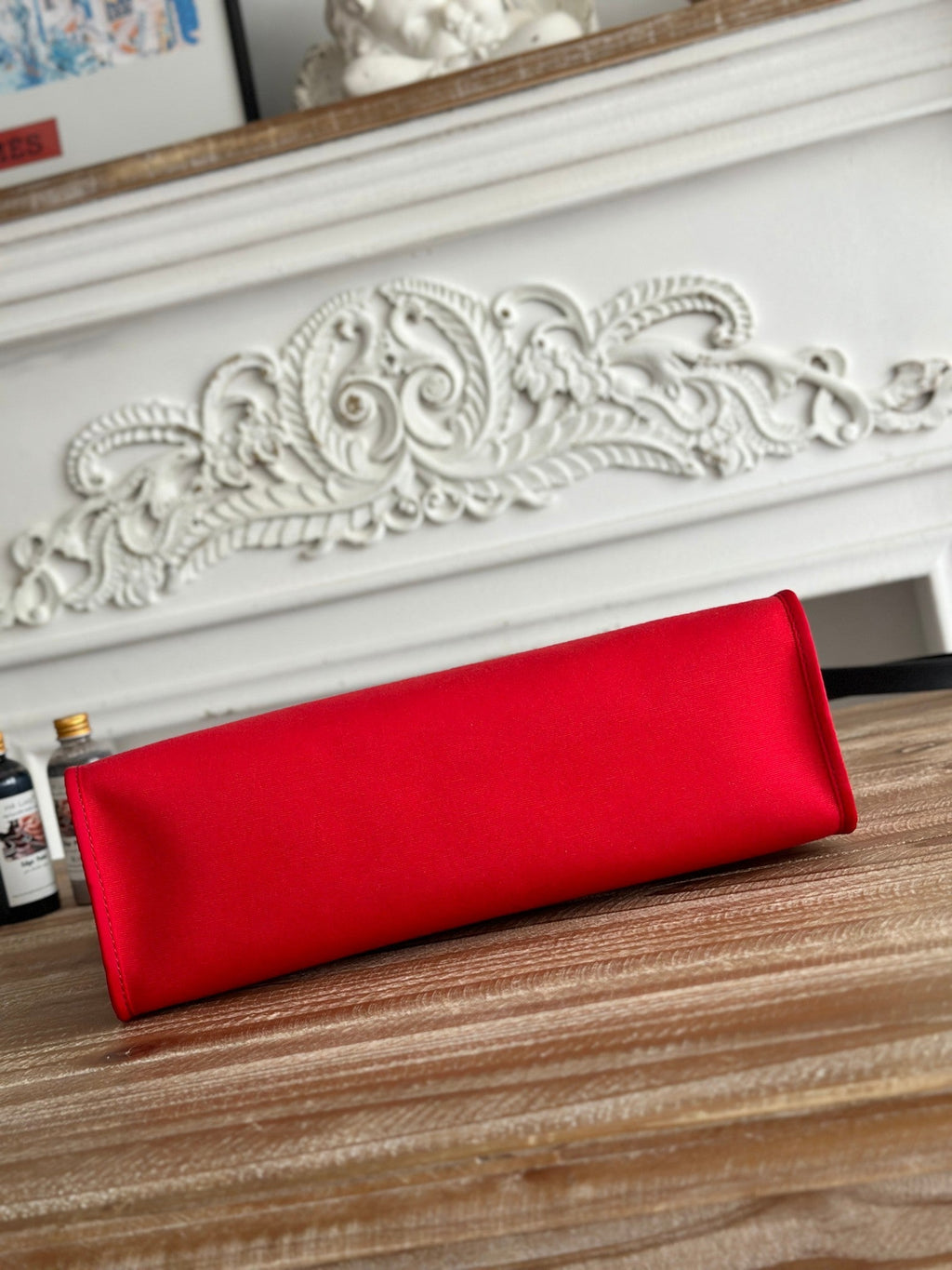 クラシックなレッドキャンバスとブラックカーフスキンのジップキャビン31バッグ