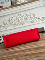 クラシックなレッドキャンバスとブラックカーフスキンのジップキャビン31バッグ