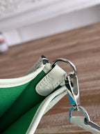 スカイブルーのキャンバスとホワイトのカーフスキンを使用したミニ ネオ 17 エブリン バッグ