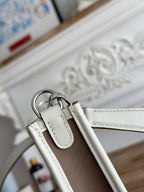 ウェンジブラウンキャンバスとホワイトカーフスキンのミニネオ17エブリンバッグ