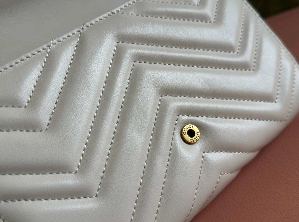 マーモント スモール ショルダーバッグ 20インチ ホワイト ラムスキン ゴールド金具