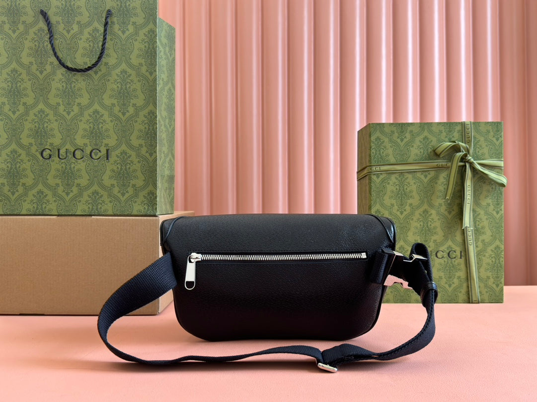 ブラックカーフスキンとダークグレーモノグラムキャンバスのスモールベルトバッグ29