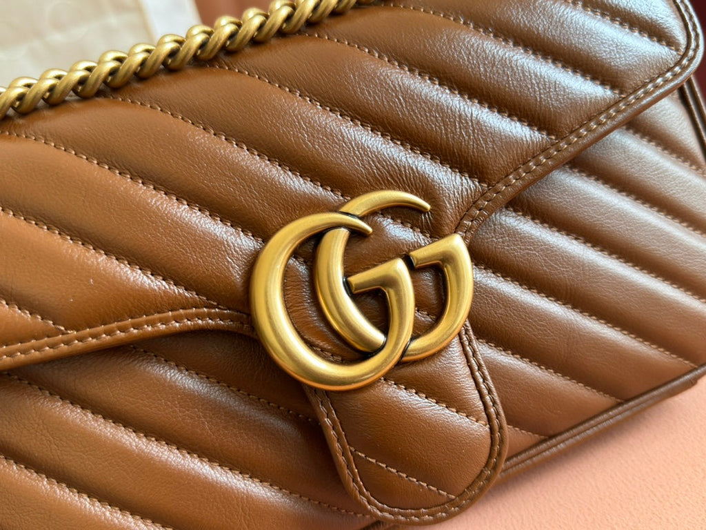 マーモント ミディアム ショルダーバッグ 26インチ ブラウン マトラッセ シェブロン ラムスキン