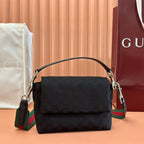 スモール クロスボディバッグ 19インチ ブラック キャンバス モノグラムロゴ