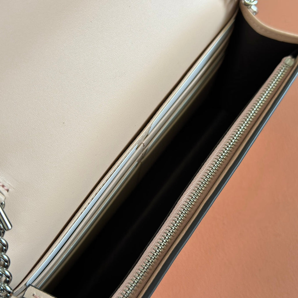 GG MARMONT WALLET ON CHAIN 20 BEIGE AND WHITE IN CALFSKIN