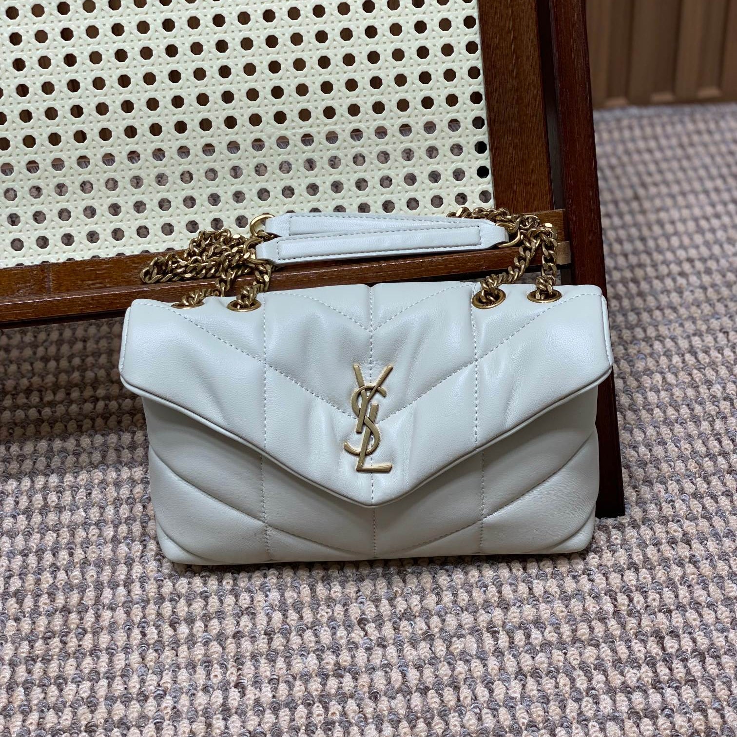 パファートイ 23インチ ホワイトラムスキン ゴールドハードウェア